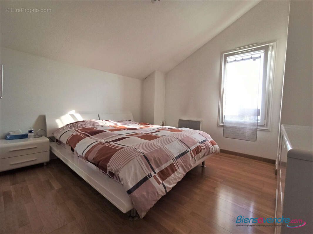 Maison 134 m² à Jaunay-Clan  - photo 7