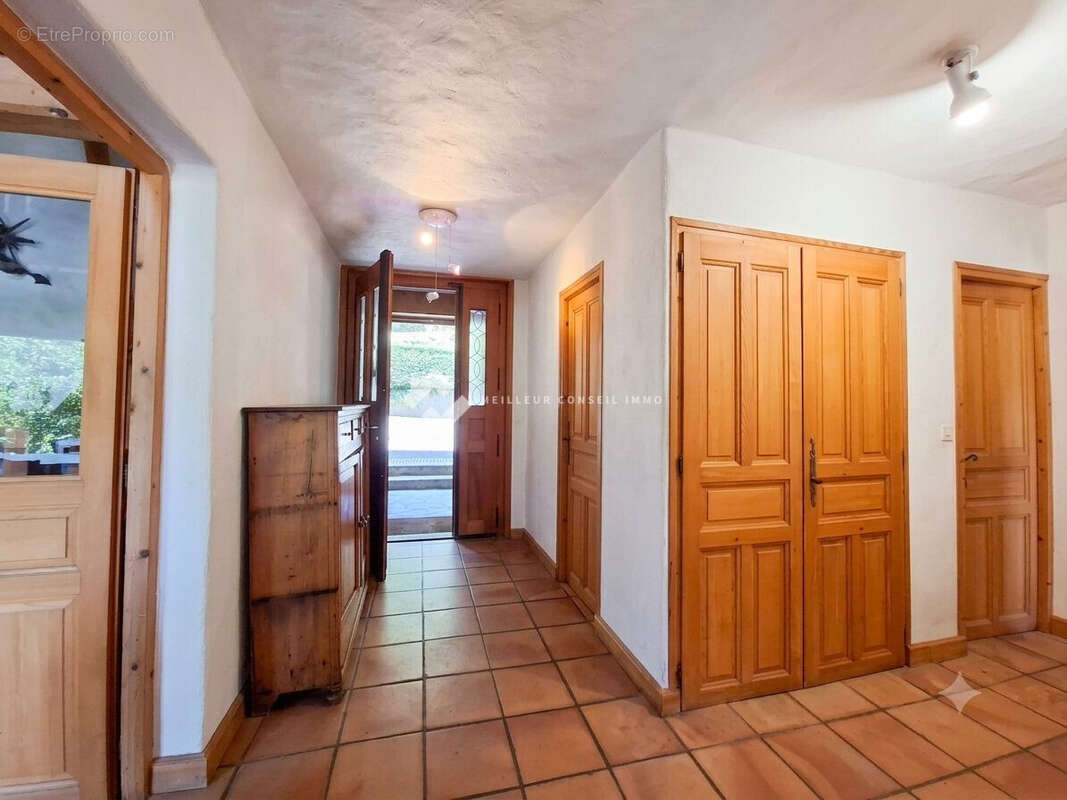 Maison 190 m² à Ayse  - photo 3