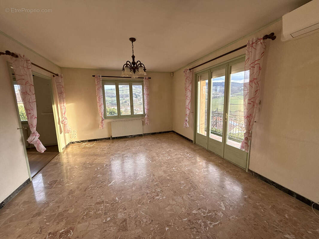 Maison à SOURCIEUX-LES-MINES