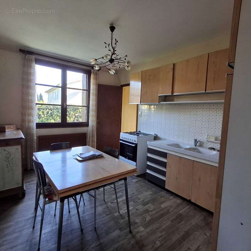 Maison 197 m² à Chasseneuil-Sur-Bonnieure  - photo 9