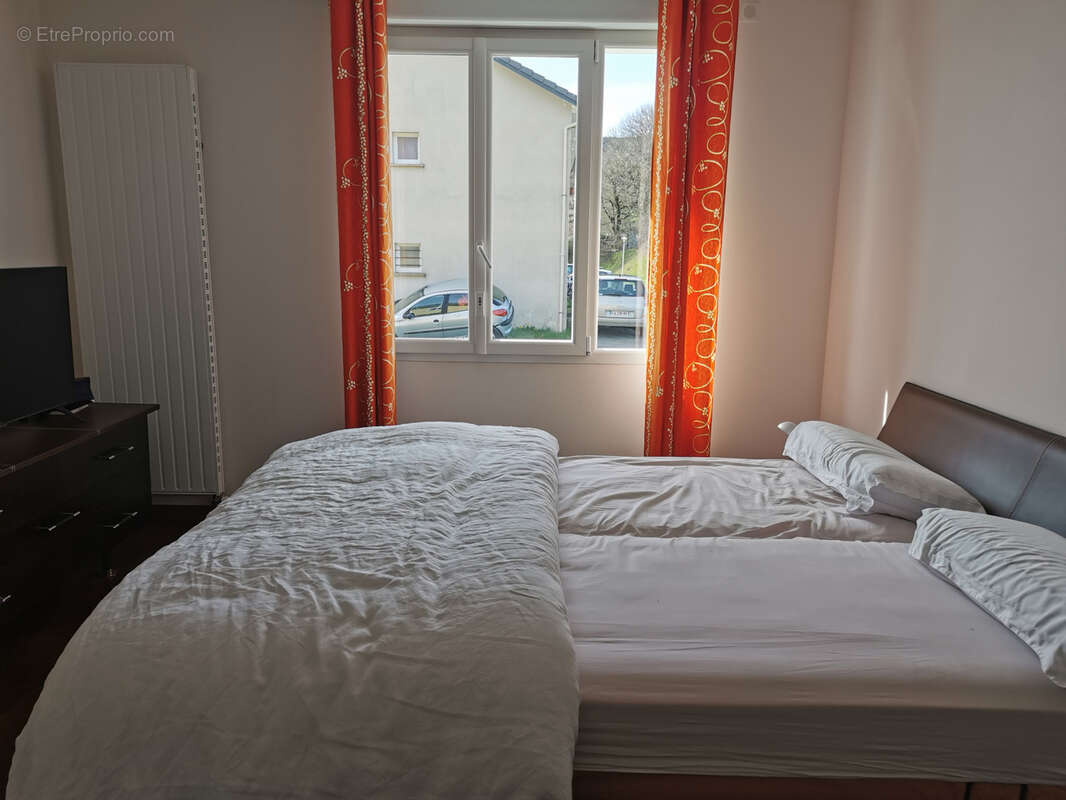 Maison à MURAT-SUR-VEBRE