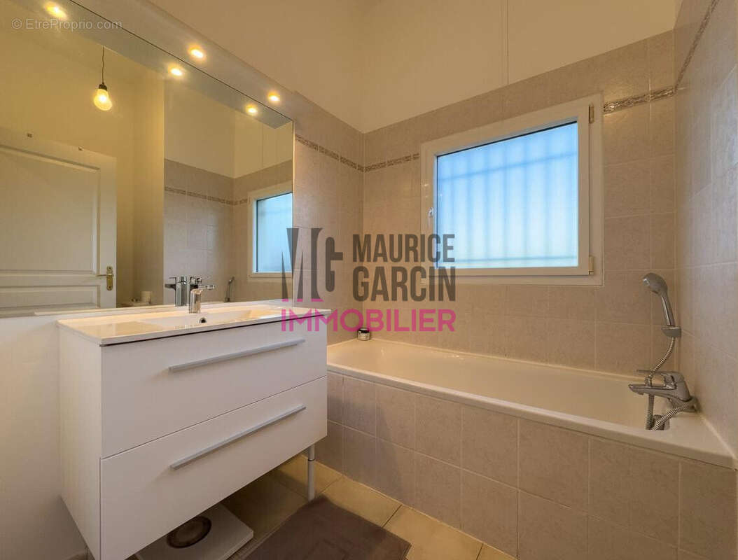 Appartement à L'ISLE-SUR-LA-SORGUE