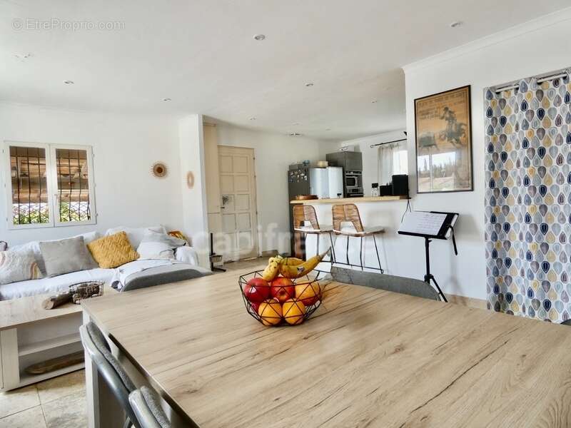 Maison de 93 m² climatisée avec piscine et dépendance de 50 m² sur la commune de SAINT GILLES (30) - photo 8