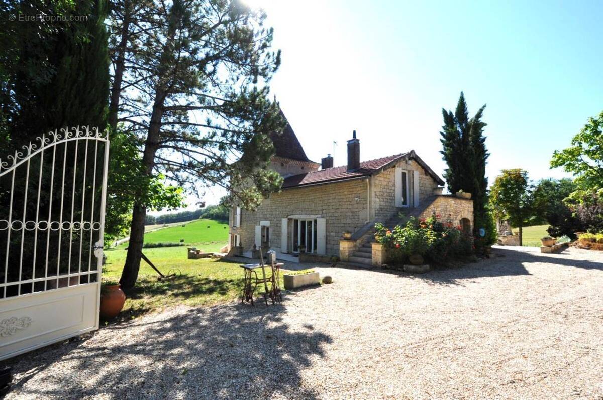 Maison à VILLENEUVE-SUR-VERE