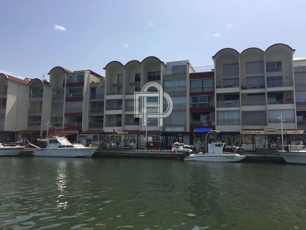 GRUISSAN RIVE DROITE  Charmant T2 de 35 m2 avec parking privatif, accès direct au port - photo 9