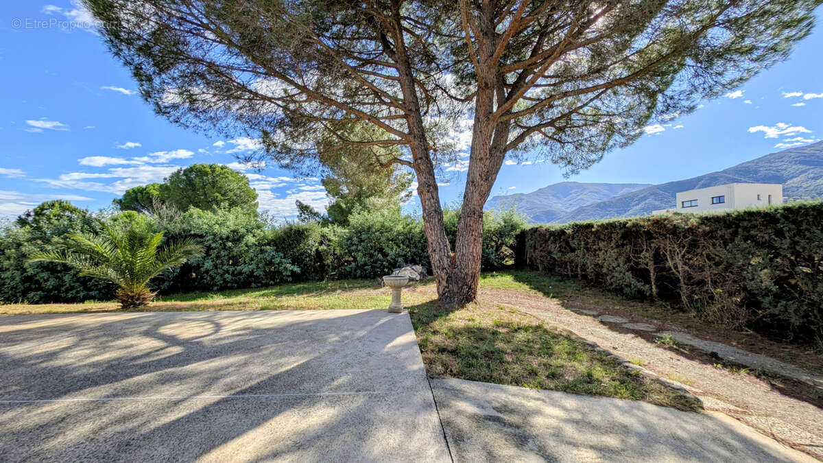 Maison à VILLELONGUE-DELS-MONTS