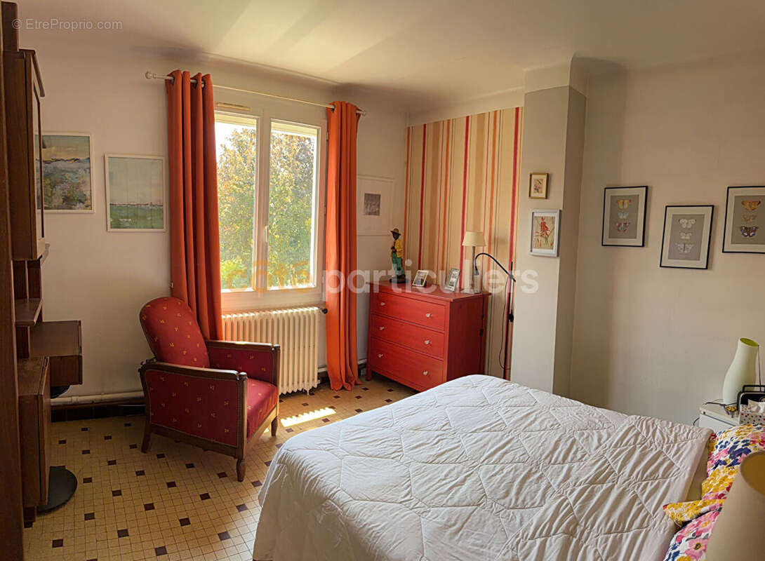 Quartier Pasteur . Maison des années 60 avec beau potentiel - photo 10