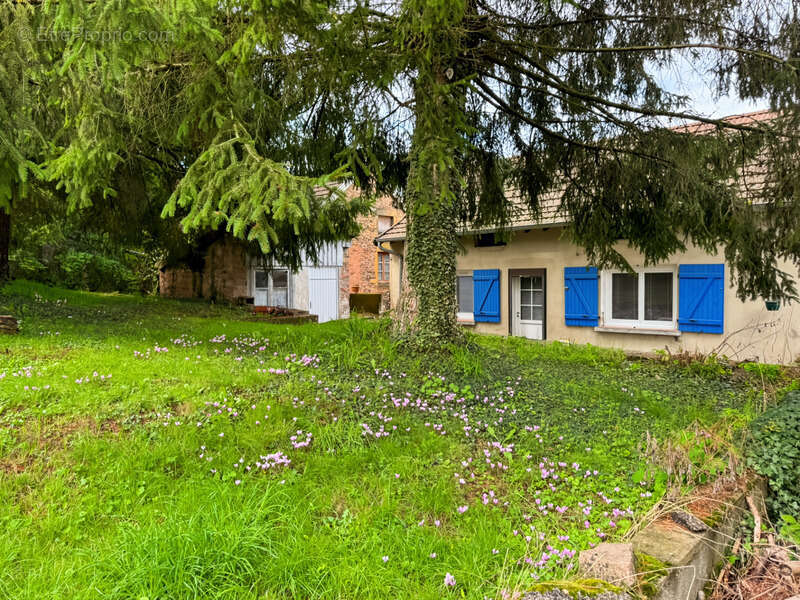 Maison à LA CLAYETTE
