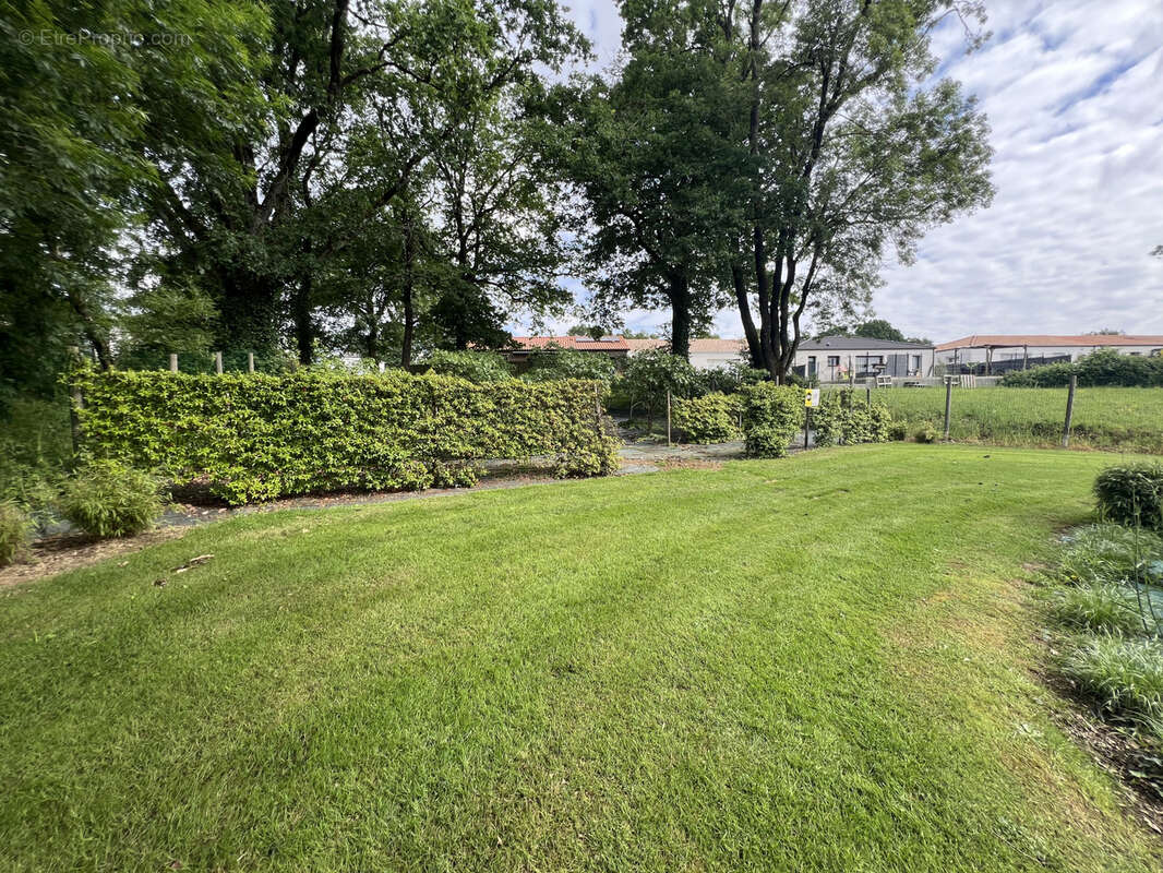 Terrain à LA FERRIERE