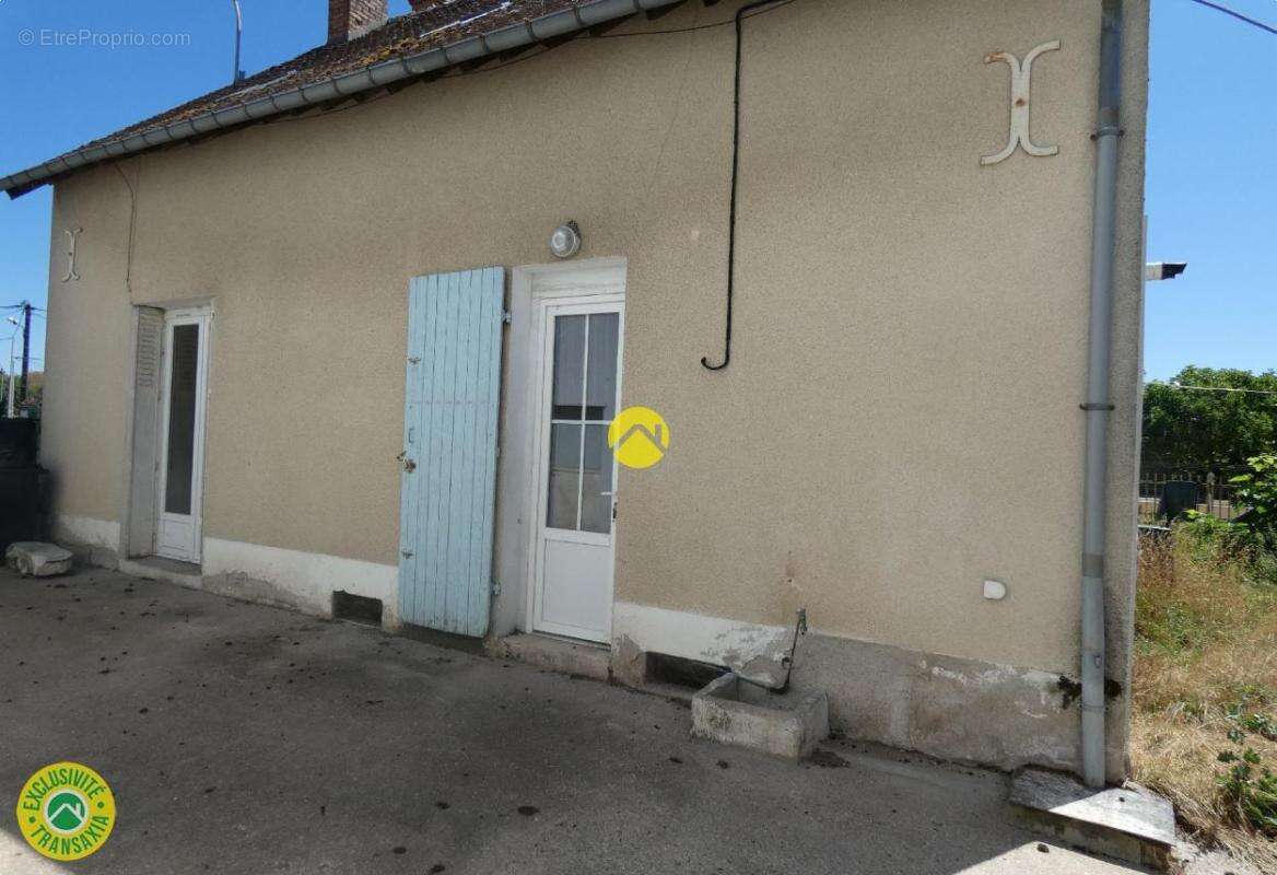 Maison a renover - photo 3