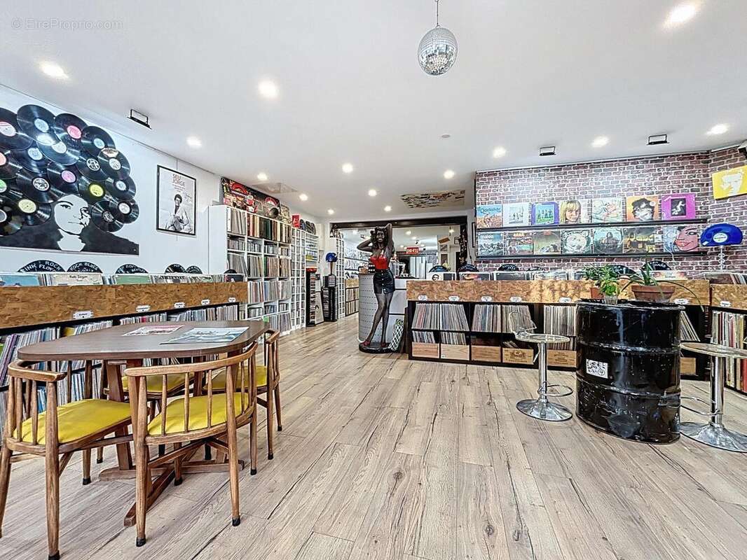 Photo 3 - Commerce à LAMORLAYE