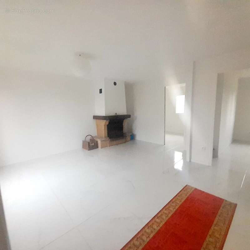 Maison à VILLENEUVE-SUR-YONNE