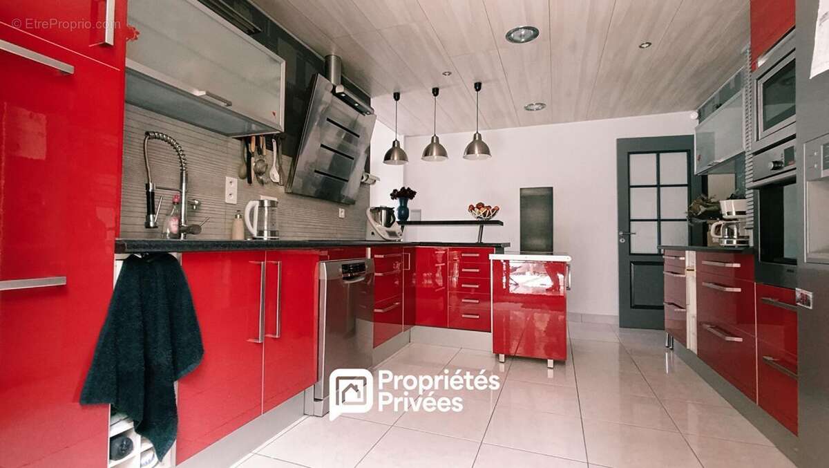 BOUSSIÈRES - À seulement 15 minutes de Besançon Maison de caractère au calme - Véranda chauffée, terrasse , 2 garages - photo 3