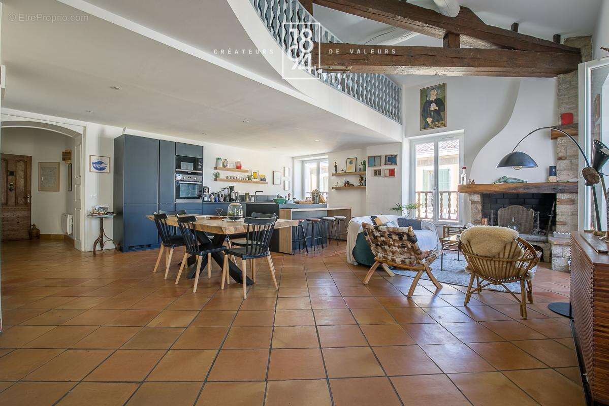 Appartement à MARSEILLE-1E