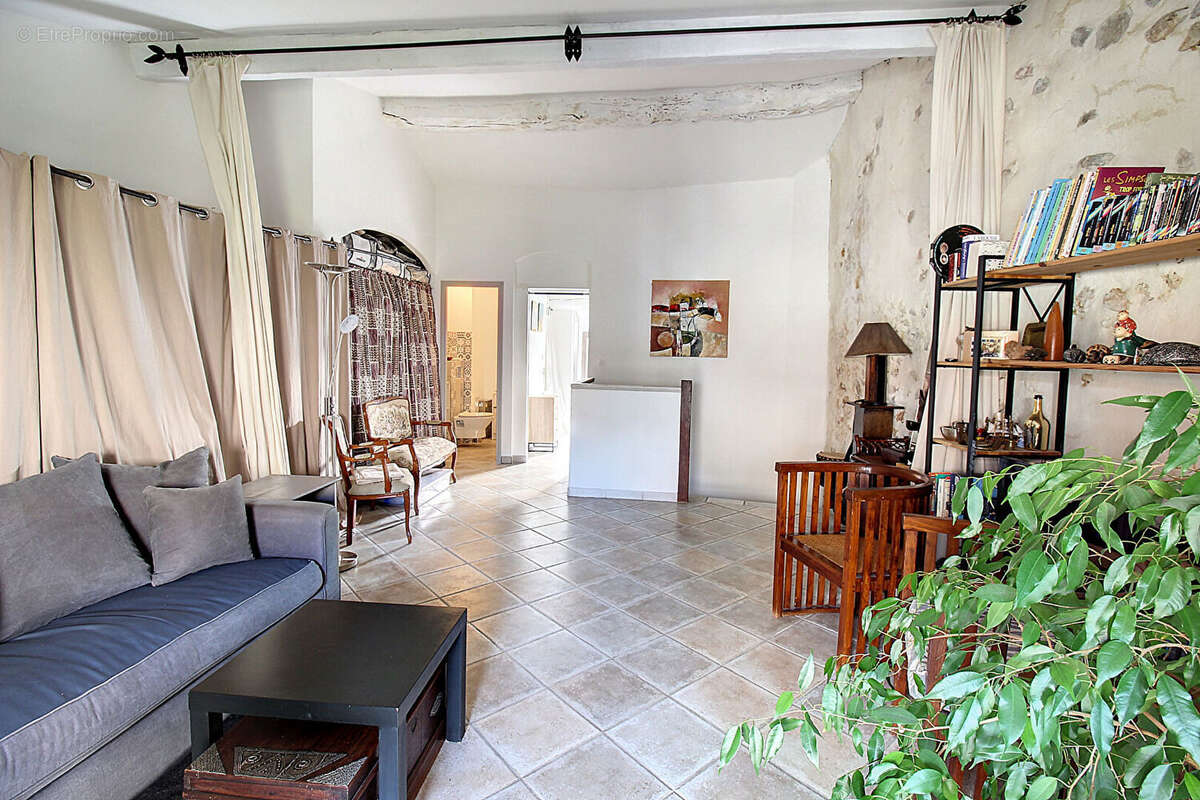 Appartement à BARGEMON