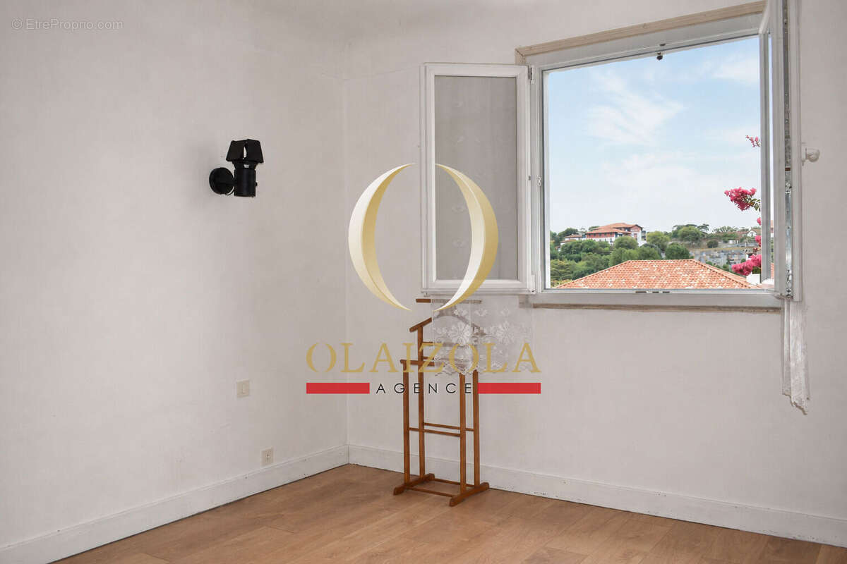 SAINT-JEAN-DE-LUZ - Maison familiale avec jardin et beau potentiel - photo 13