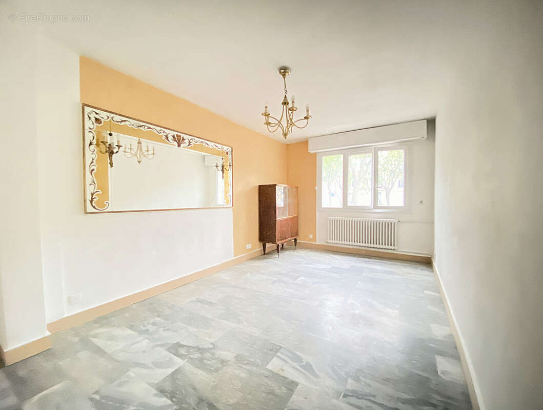 Appartement à PARIS-20E