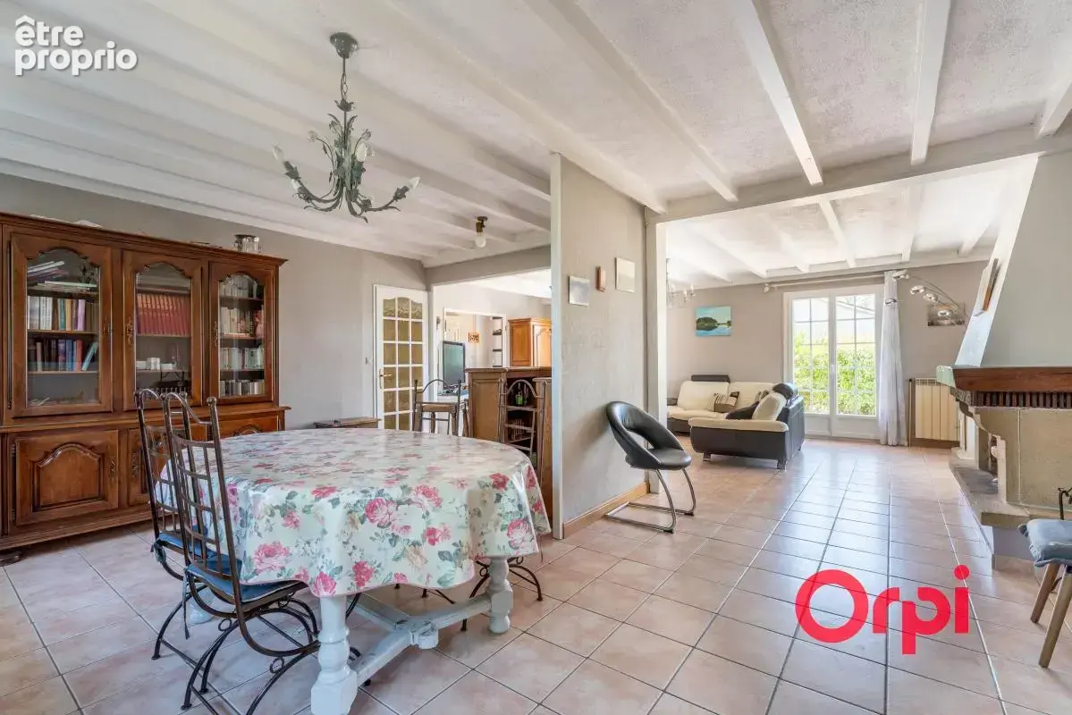Maison familiale de 131 m² avec piscine, bureau et sous-sol complet - photo 8