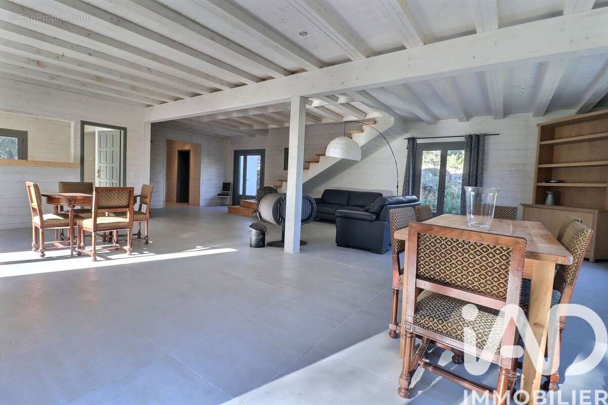 Maison 227 m² à Chateauvert  - photo 9
