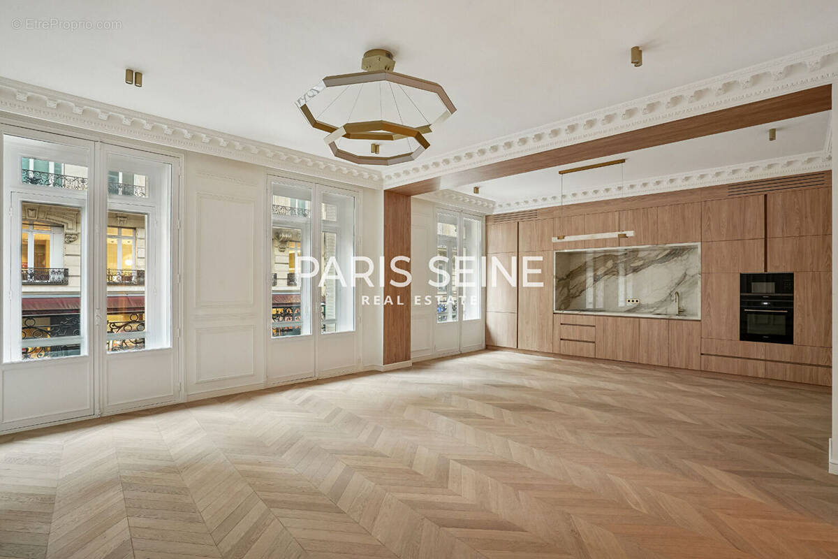 Appartement à PARIS-8E