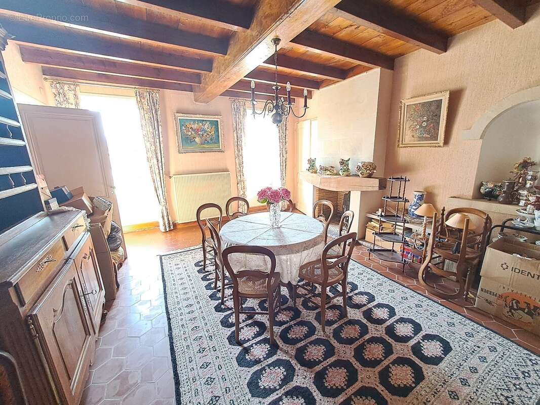Propriété de caractère avec dépendances et un terrain constructible - photo 6