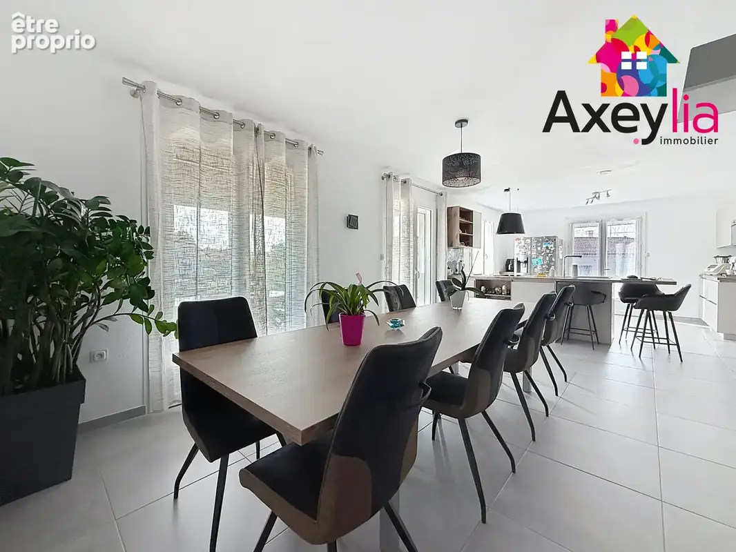 A vendre - commelle-vernay - maison  rénovée avec 5 chambres - photo 5
