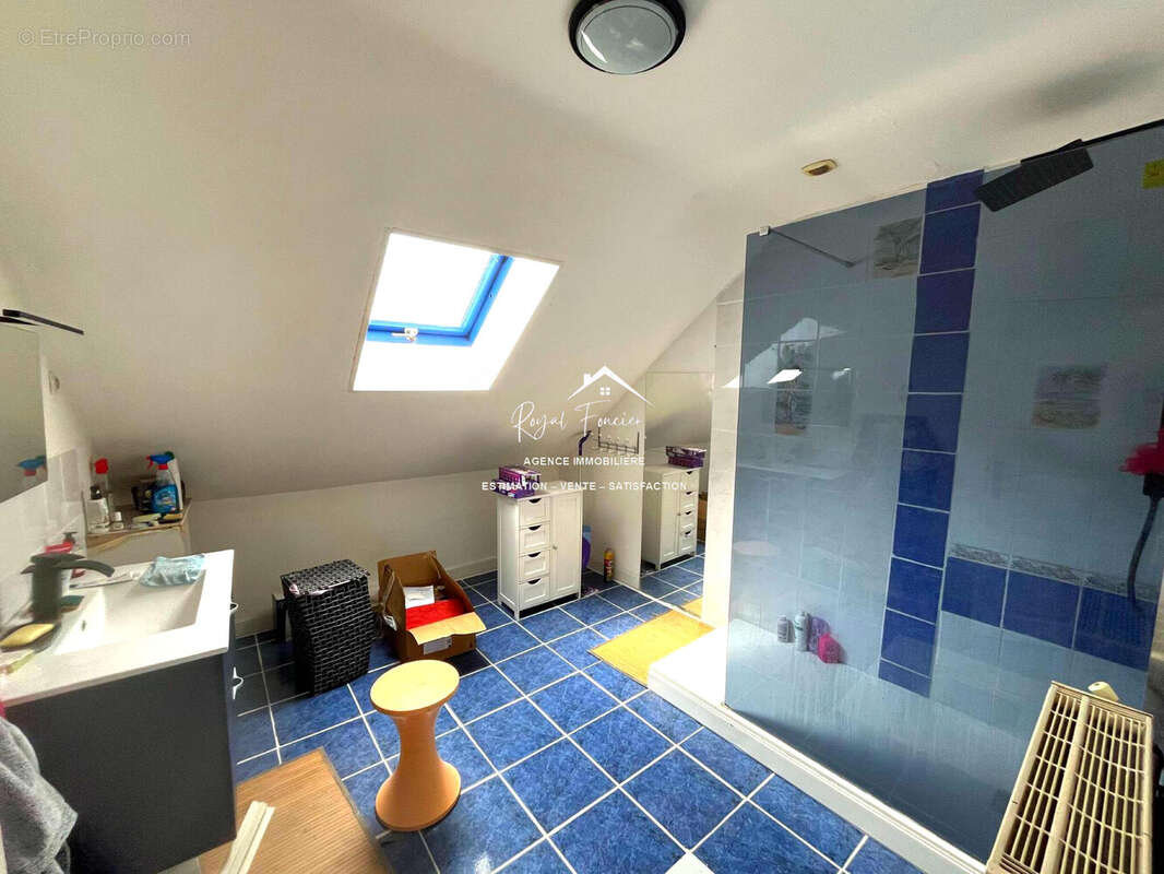 Salle d\'eau - Maison à DANGE-SAINT-ROMAIN