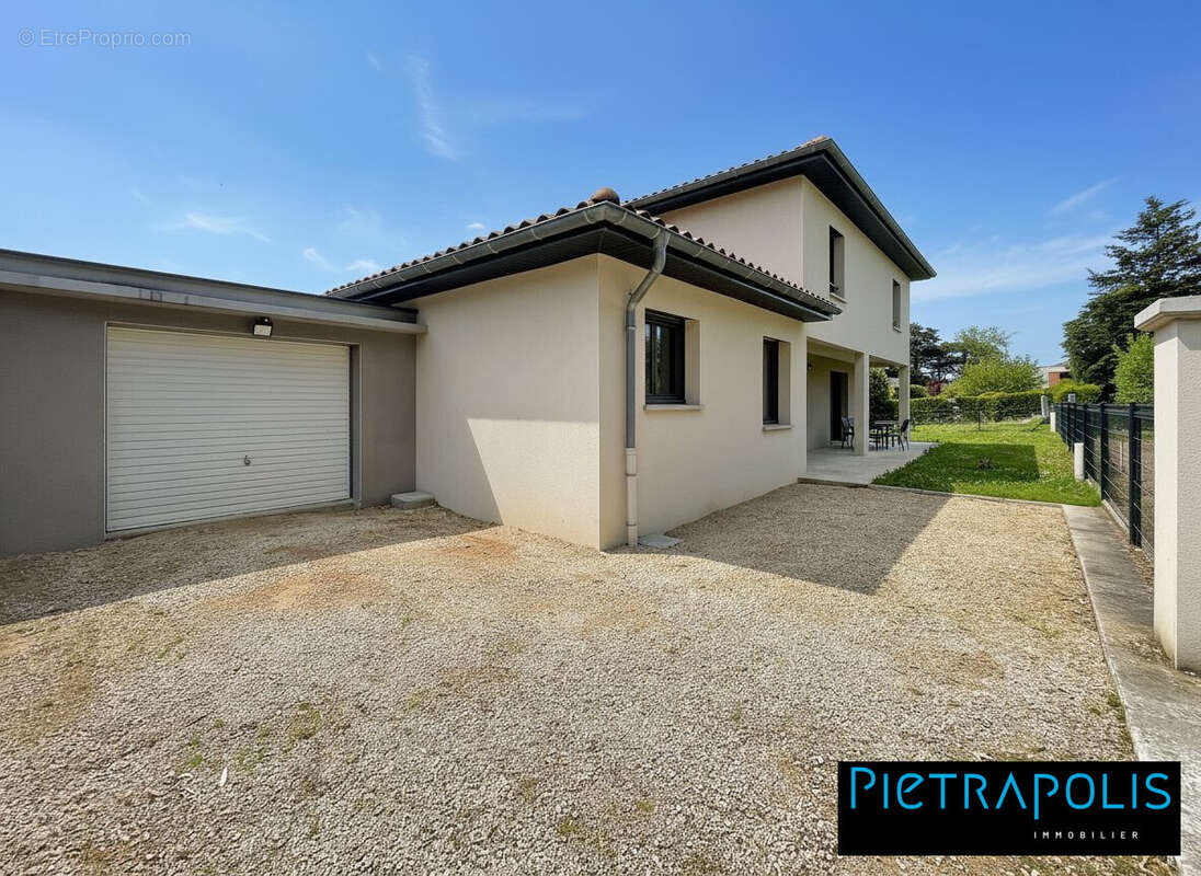 Maison 135 m² à Limas  - photo 2
