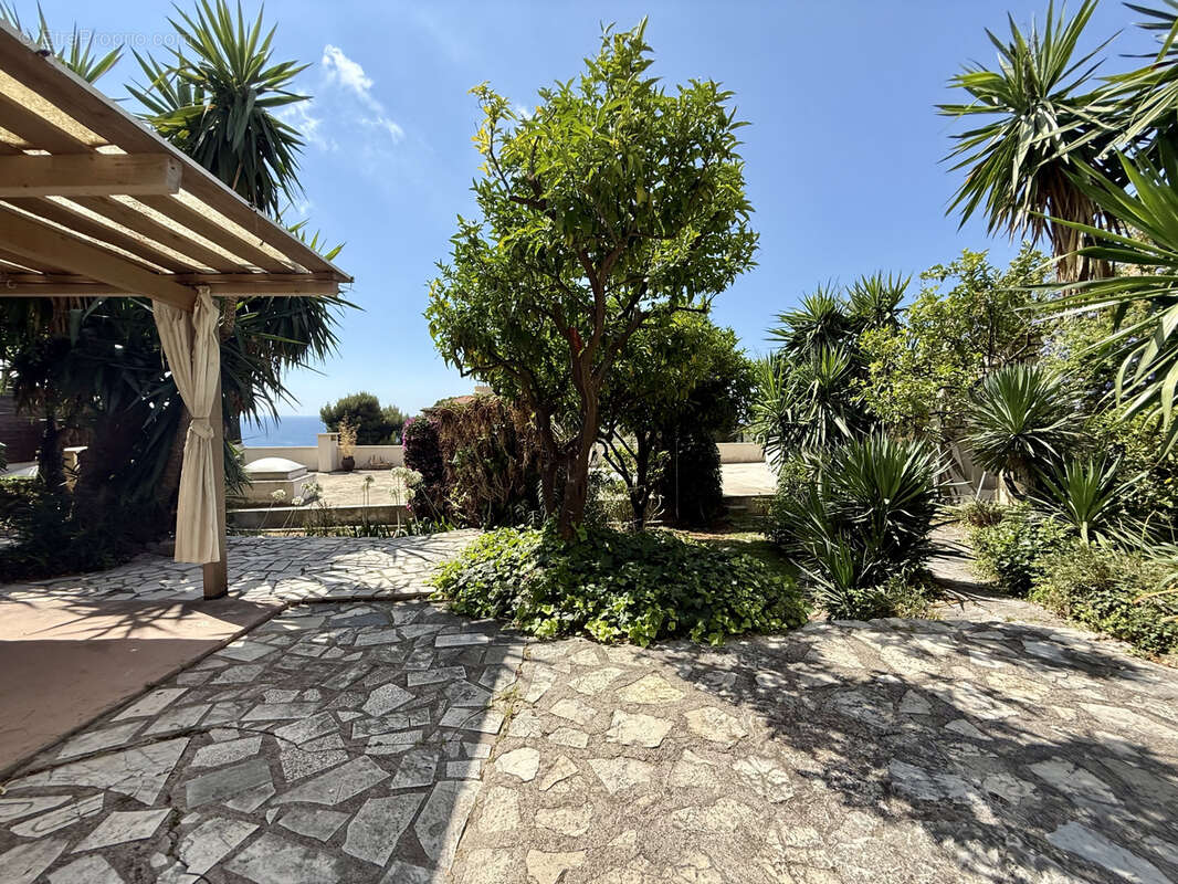 Appartement à ROQUEBRUNE-CAP-MARTIN