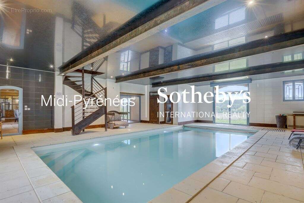 Maison à SAINT-PIERRE-DE-LAGES