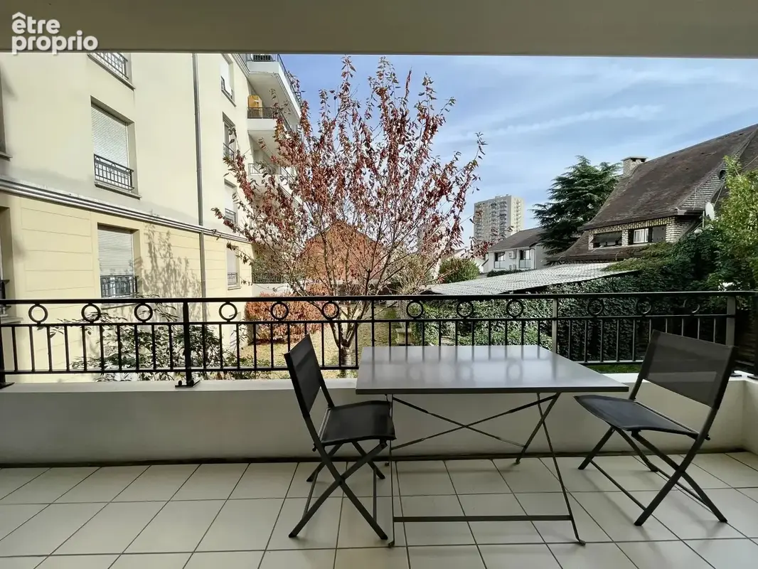 DRANCY - LA MUETTE - F3 de 52m² avec balcon et 2 parkings - proche centre-ville - faibles charges - photo 2