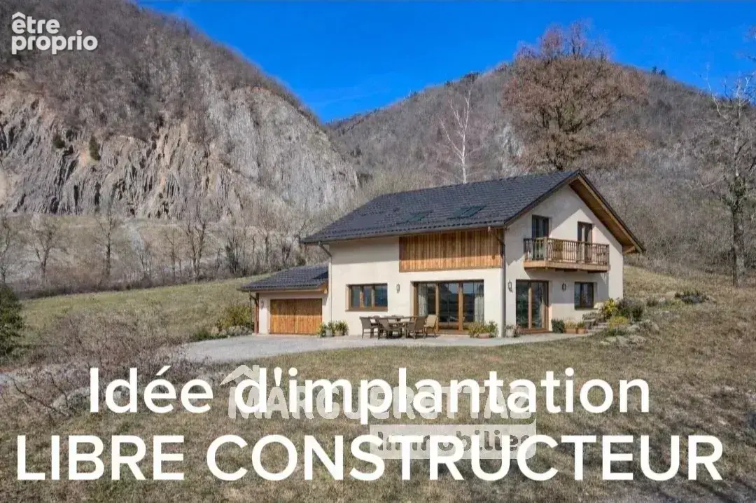 Terrain à LA TOUR
