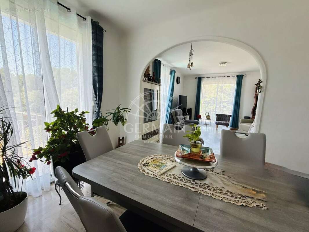 Maison à L'ISLE-SUR-LA-SORGUE