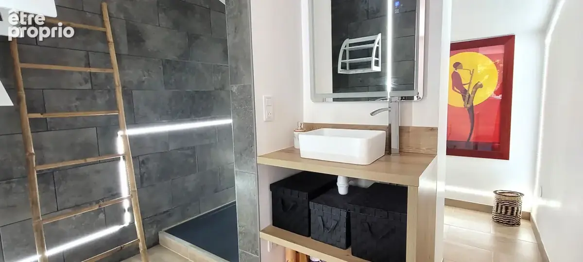 Maison avec piscine sur un terrain arboré de 1589m², secteur  Montélimar - photo 7