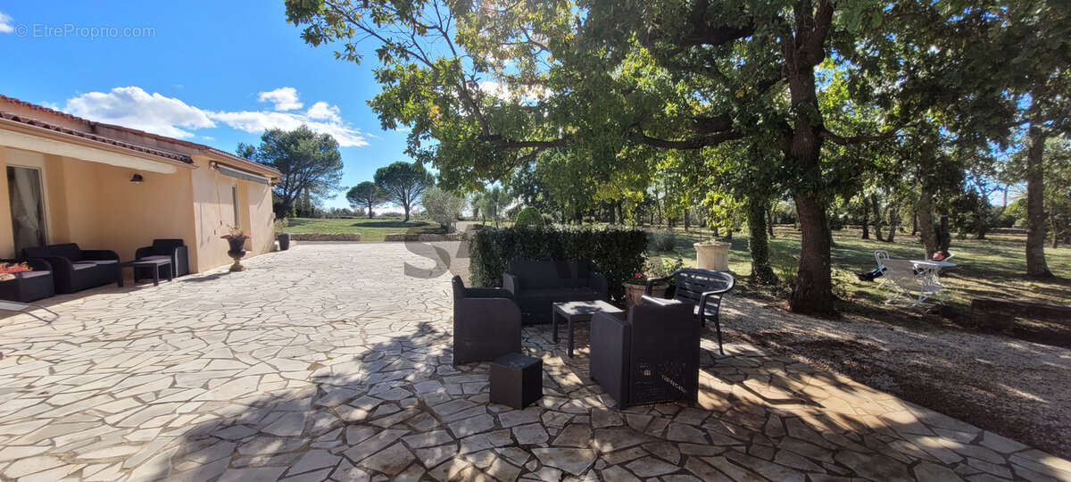 Maison à CLARENSAC
