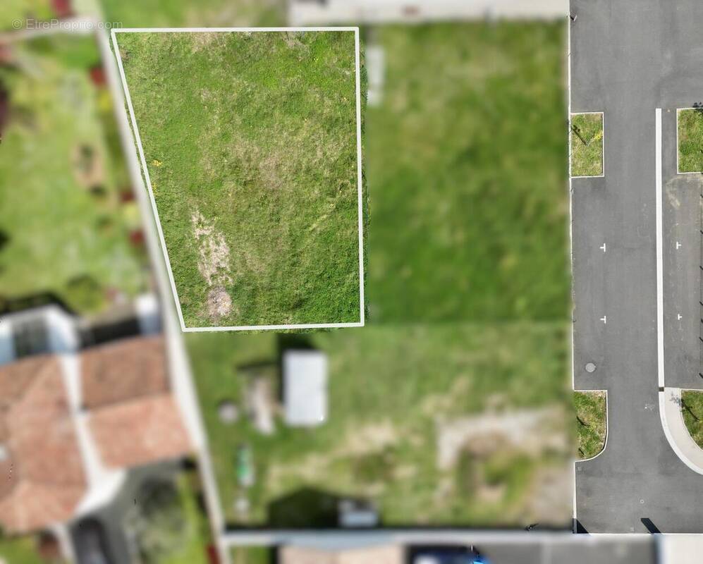 Photo 1 - Terrain à ANGLES