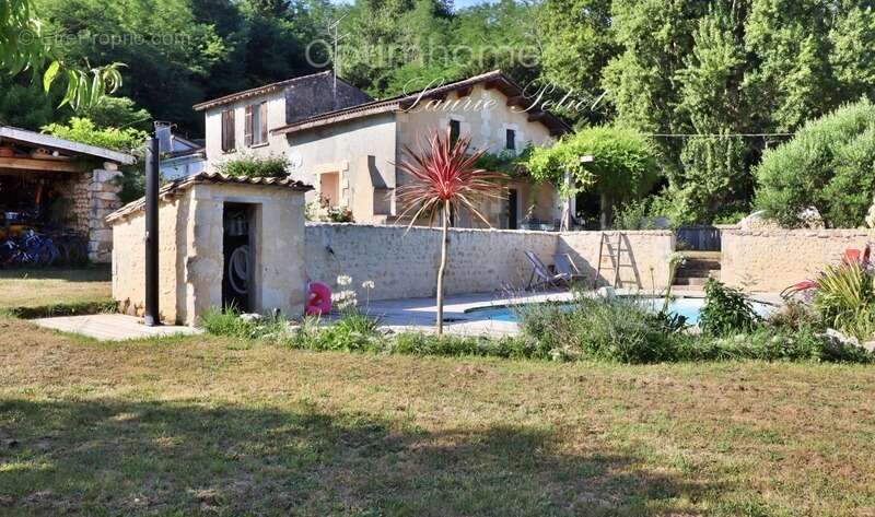 Maison à SAINT-THOMAS-DE-CONAC