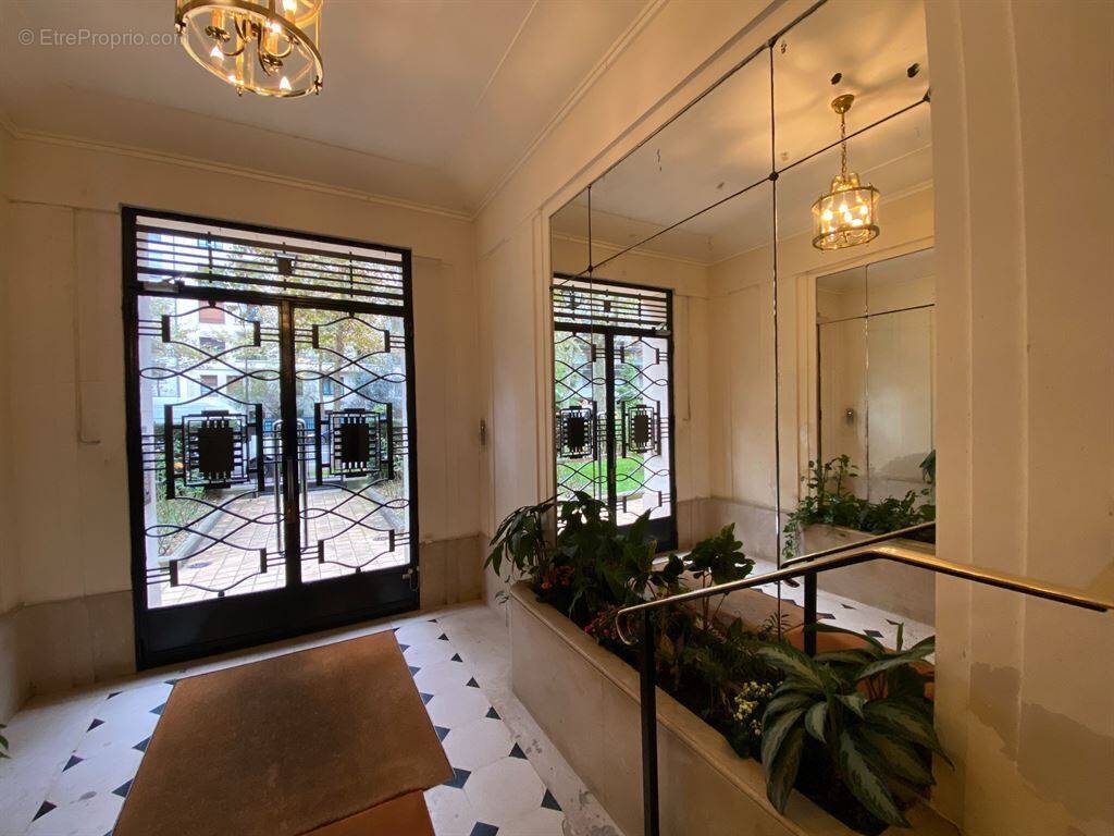 Appartement à PARIS-16E