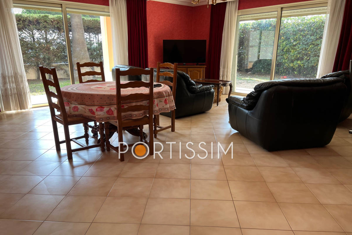 Appartement à SAINT-LAURENT-DU-VAR