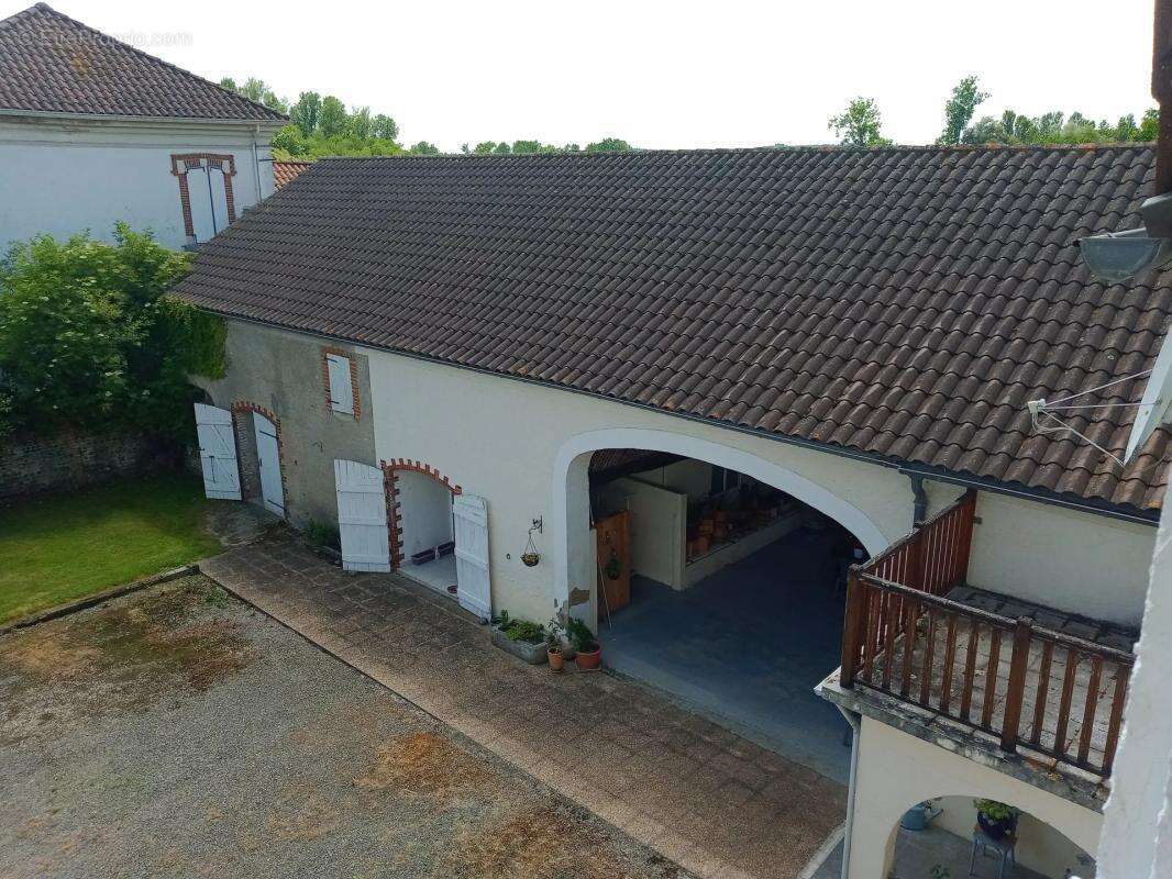 Maison à LABATUT-RIVIERE
