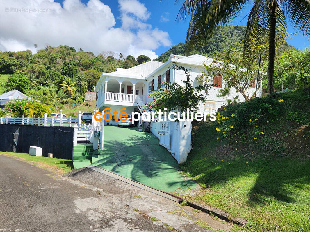 Maison à CAPESTERRE-BELLE-EAU