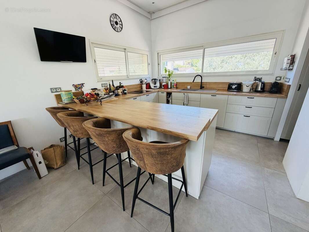 Maison 201 m² à Villeneuve-Les-Avignon  - photo 6