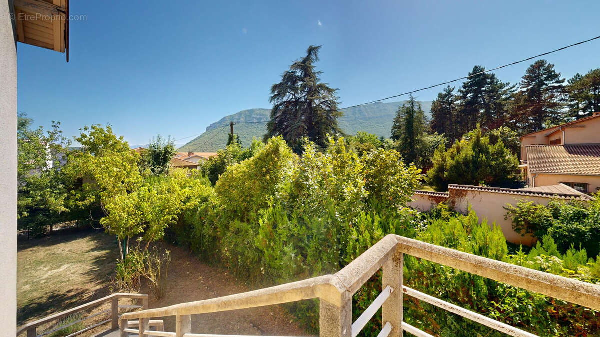 Maison à LARAGNE-MONTEGLIN