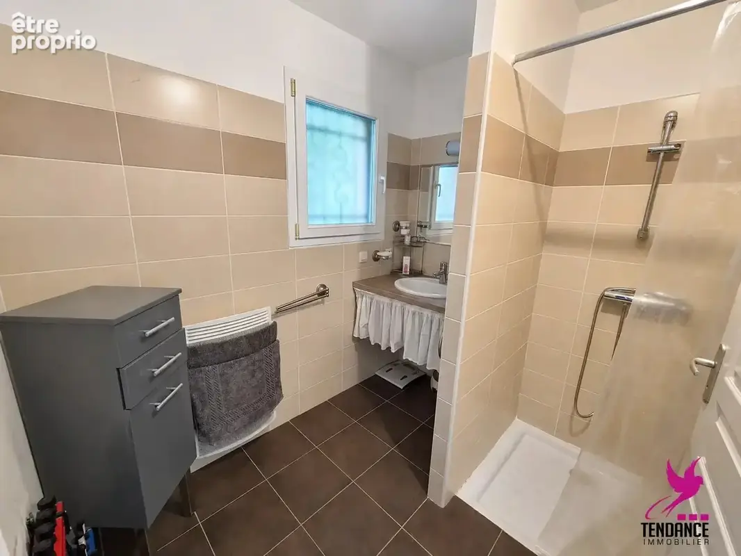 Maison familiale de 190 m² – 5 chambres, piscine et DPE A. - photo 7