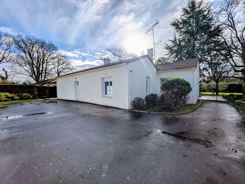 Maison plain-pied 140,5 m² - BRETIGNOLLES (79) - photo 14