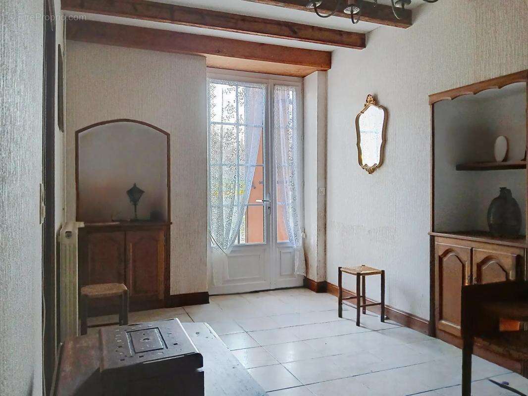 Maison à BARBEZIEUX-SAINT-HILAIRE