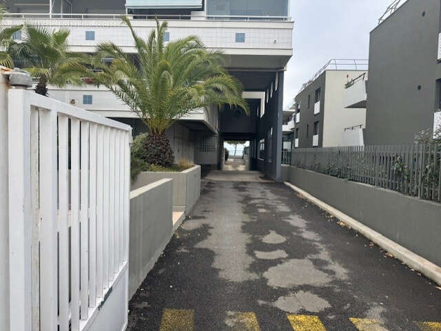 Parking à VILLENEUVE-LOUBET