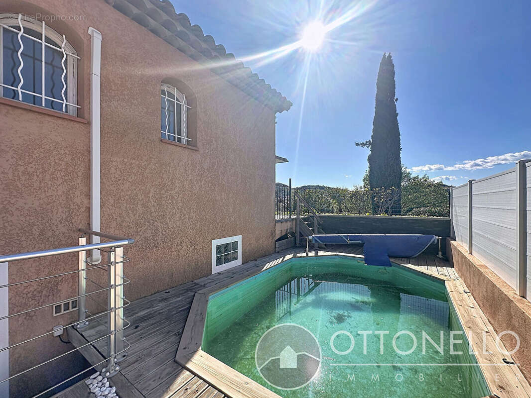 Maison à ROQUEBRUNE-SUR-ARGENS