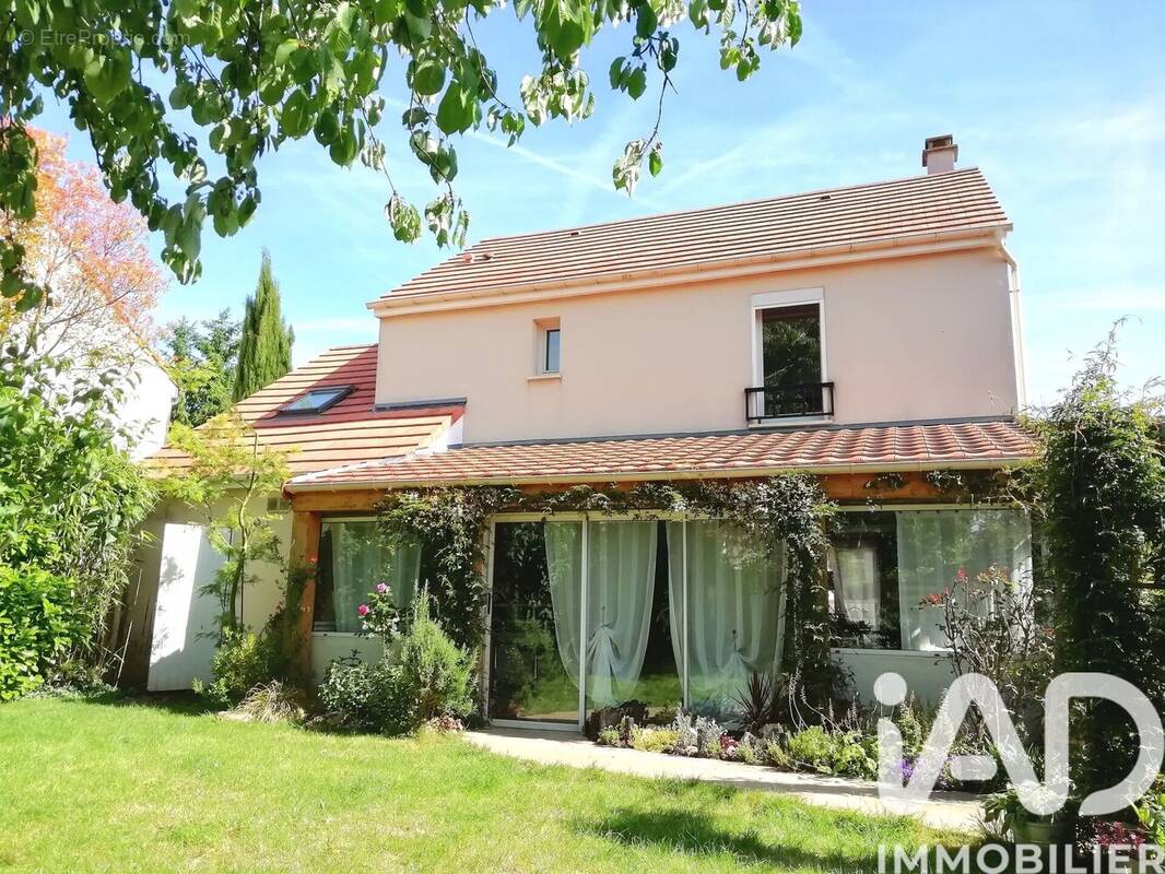 Photo 1 - Maison à BRIE-COMTE-ROBERT