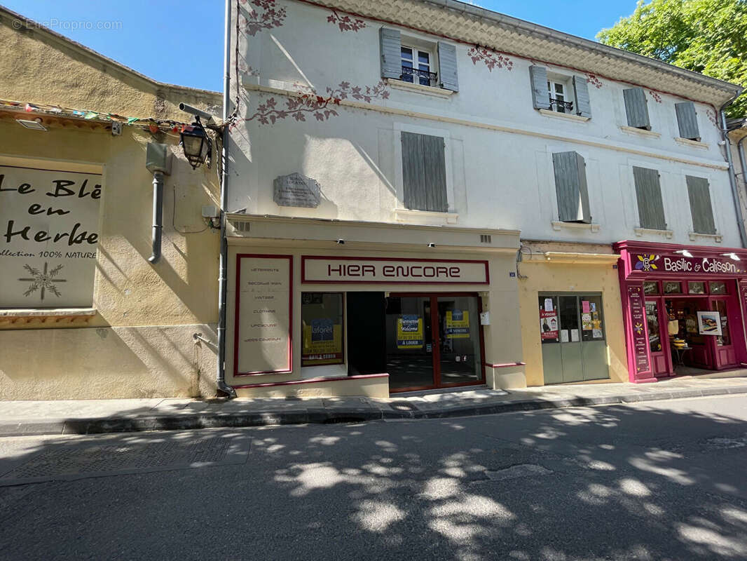 Commerce à FONTAINE-DE-VAUCLUSE